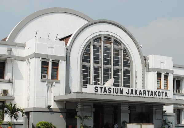 info-bus-damri-taksi-bandara-stasiun-jakarta-kota